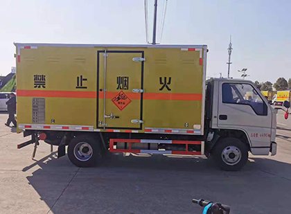 东乡爆破器材运输车