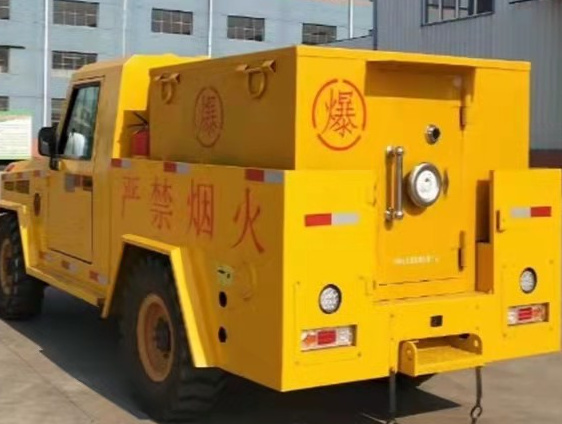 东乡凯龙爆破器材运输车：保障爆破任务的安全运行